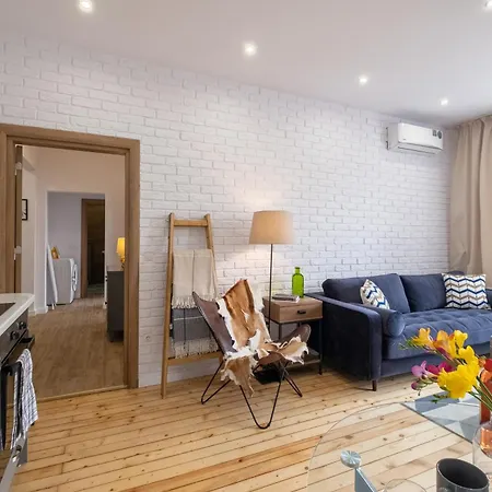 Stylish Gem 2br With Ac Apartment