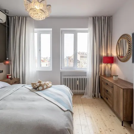 Apartment Stylish Gem 2br With Ac